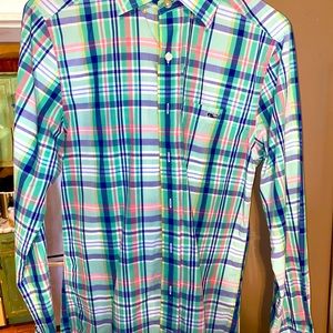 Vineyard Vins Men’s button up Polo